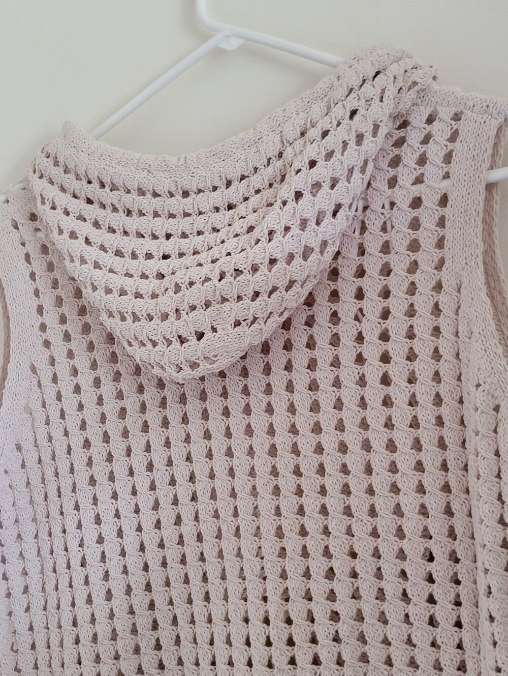 π Coastal Boho Vibes. SzL Artelier by Nicole Miller Open-Knit Hooded Vest βοΈ - Picture 5 of 11
